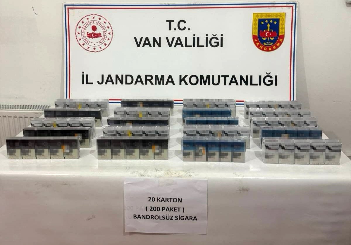 Van&rsquo;da bin 340 paket ka&ccedil;ak sigara ele ge&ccedil;irildi
