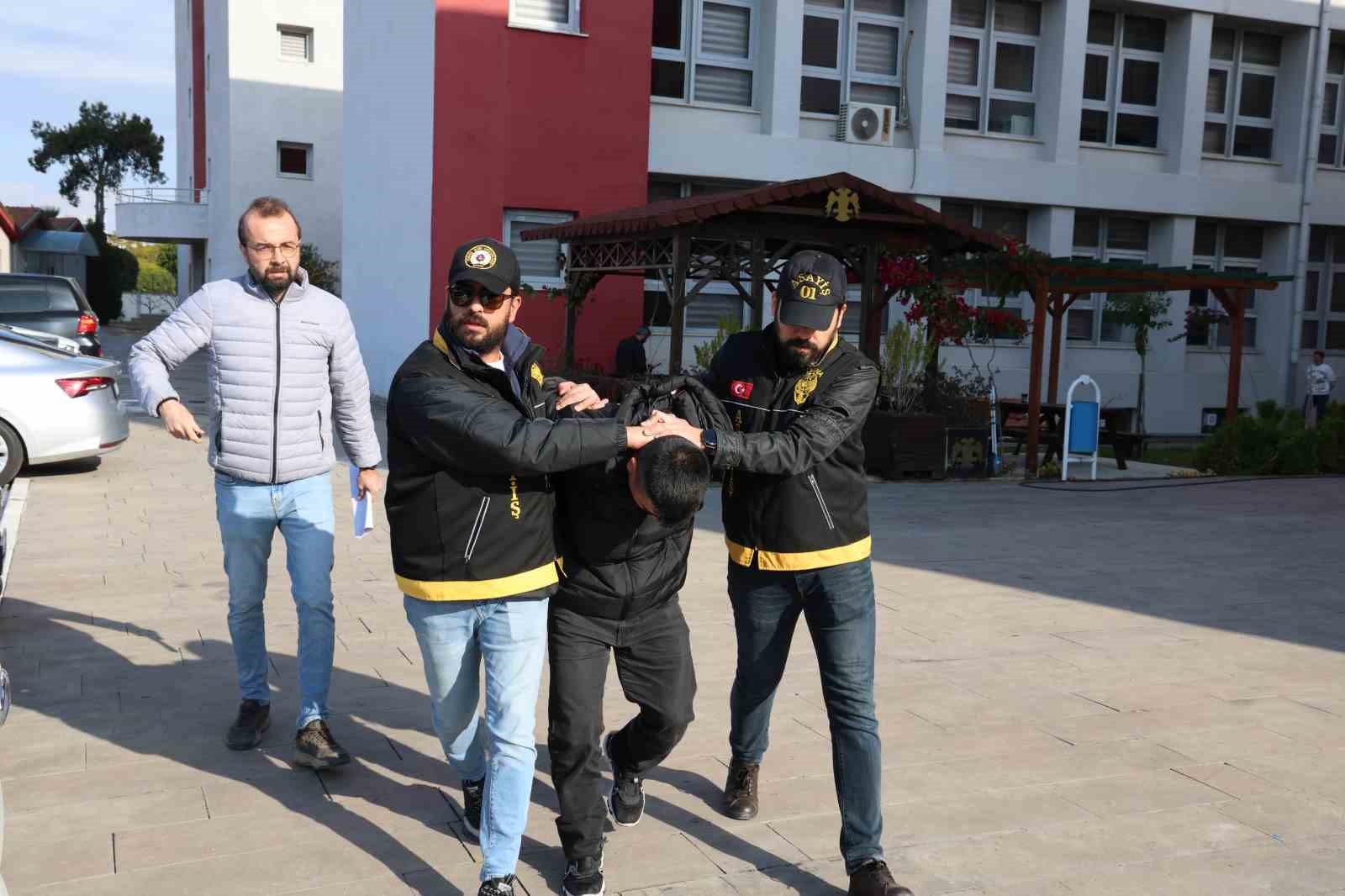 Kendisini borçlandıran patronunu öldürdü, çekiciye yüklediği otomobiyle İstanbul’a kaçtı