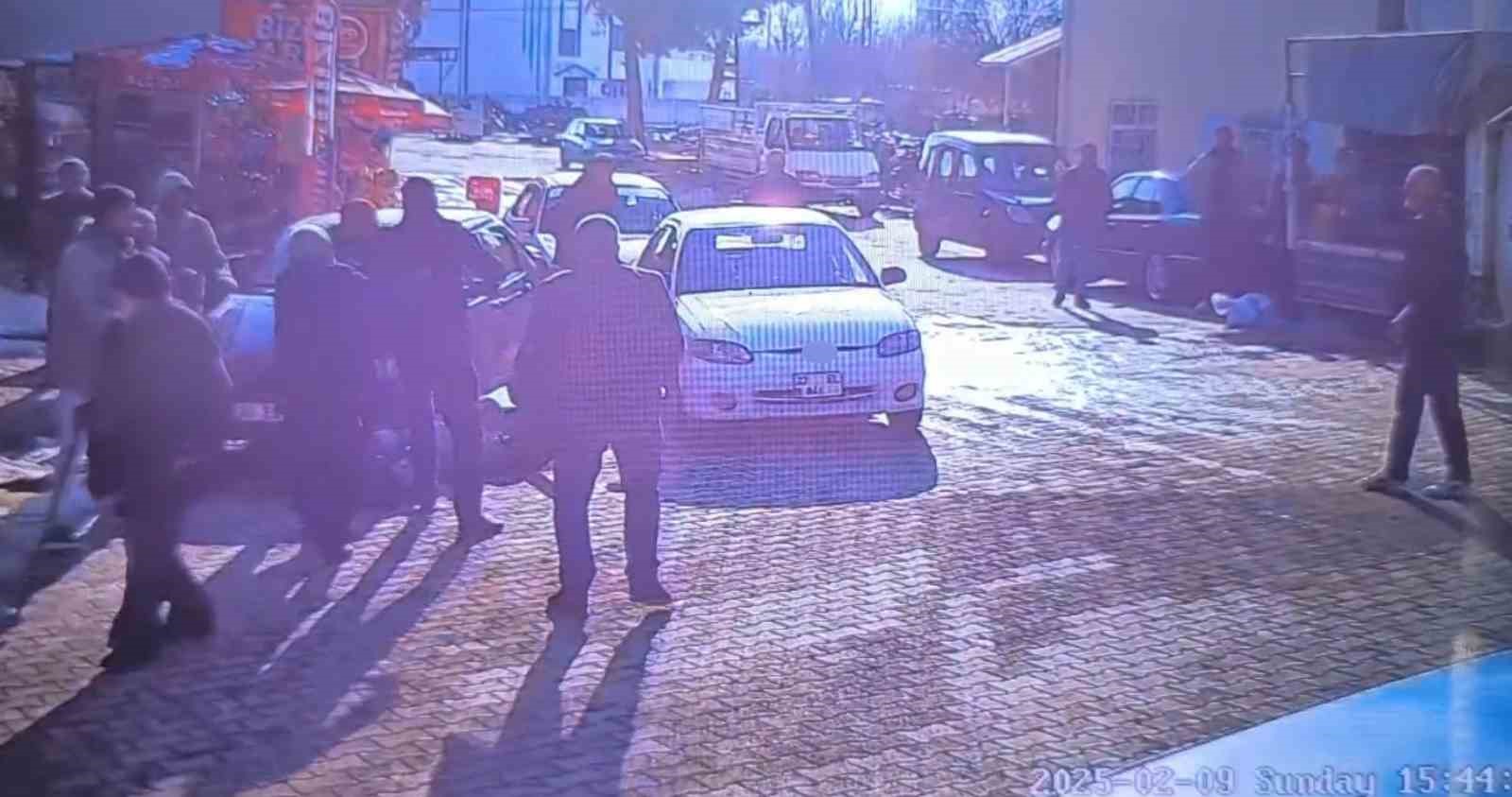 Elazığ’da bıçaklı, sopalı, fırın kürekli kavga: 3 kişi yaralı