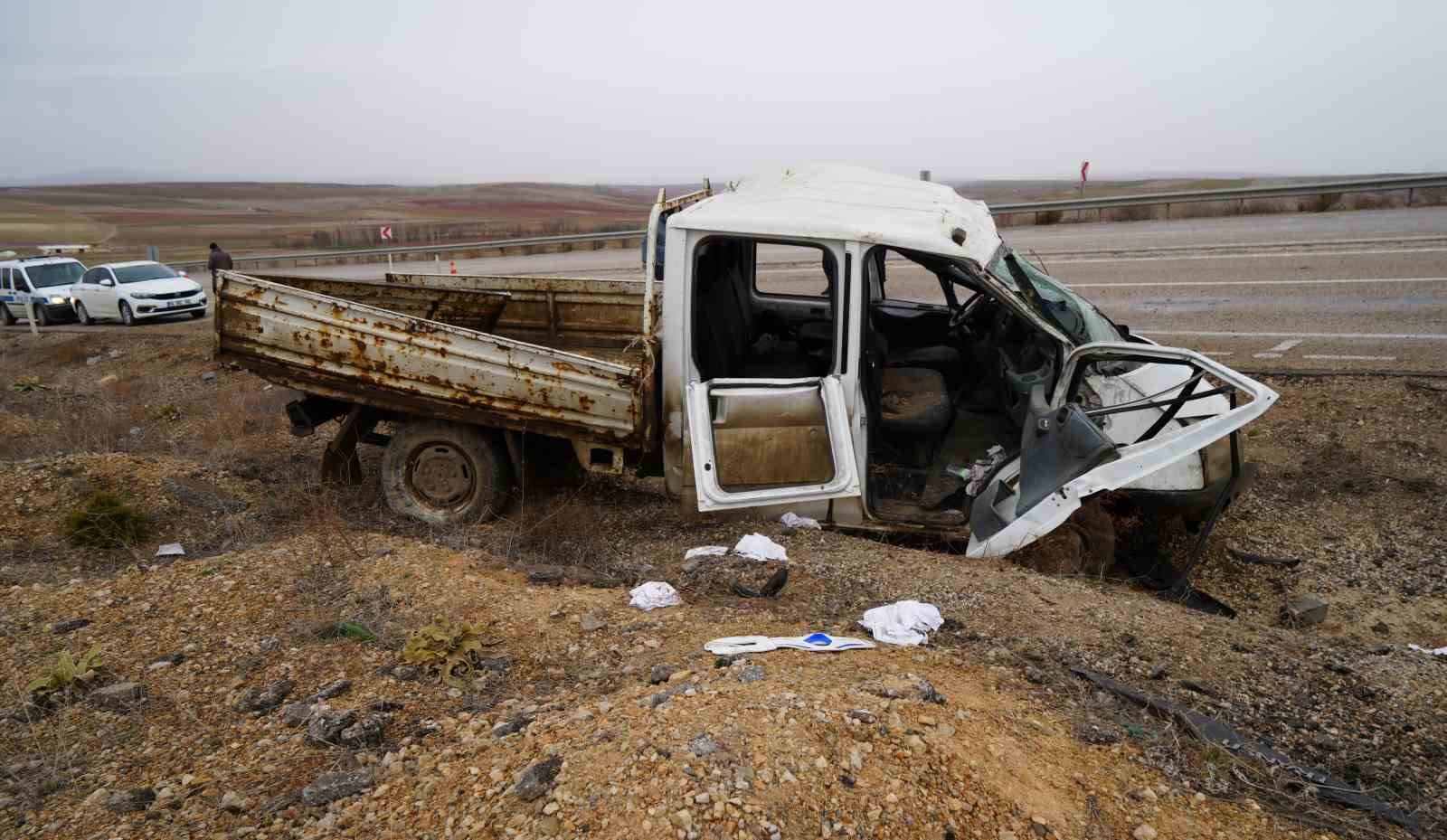 Kırıkkale’de şarampole devrilen kamyonetteki 5 kişi yaralandı