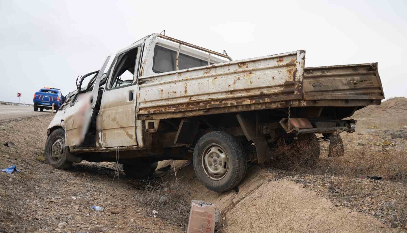 Kırıkkale’de şarampole devrilen kamyonetteki 5 kişi yaralandı