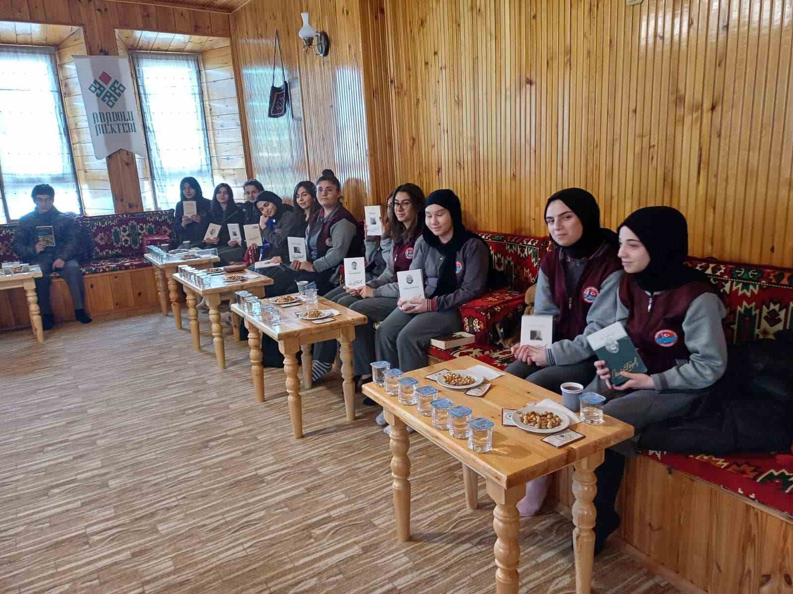 Bayburt’ta ’Anadolu Mektebi Yazar Okumaları’ toplantısı gerçekleştirildi