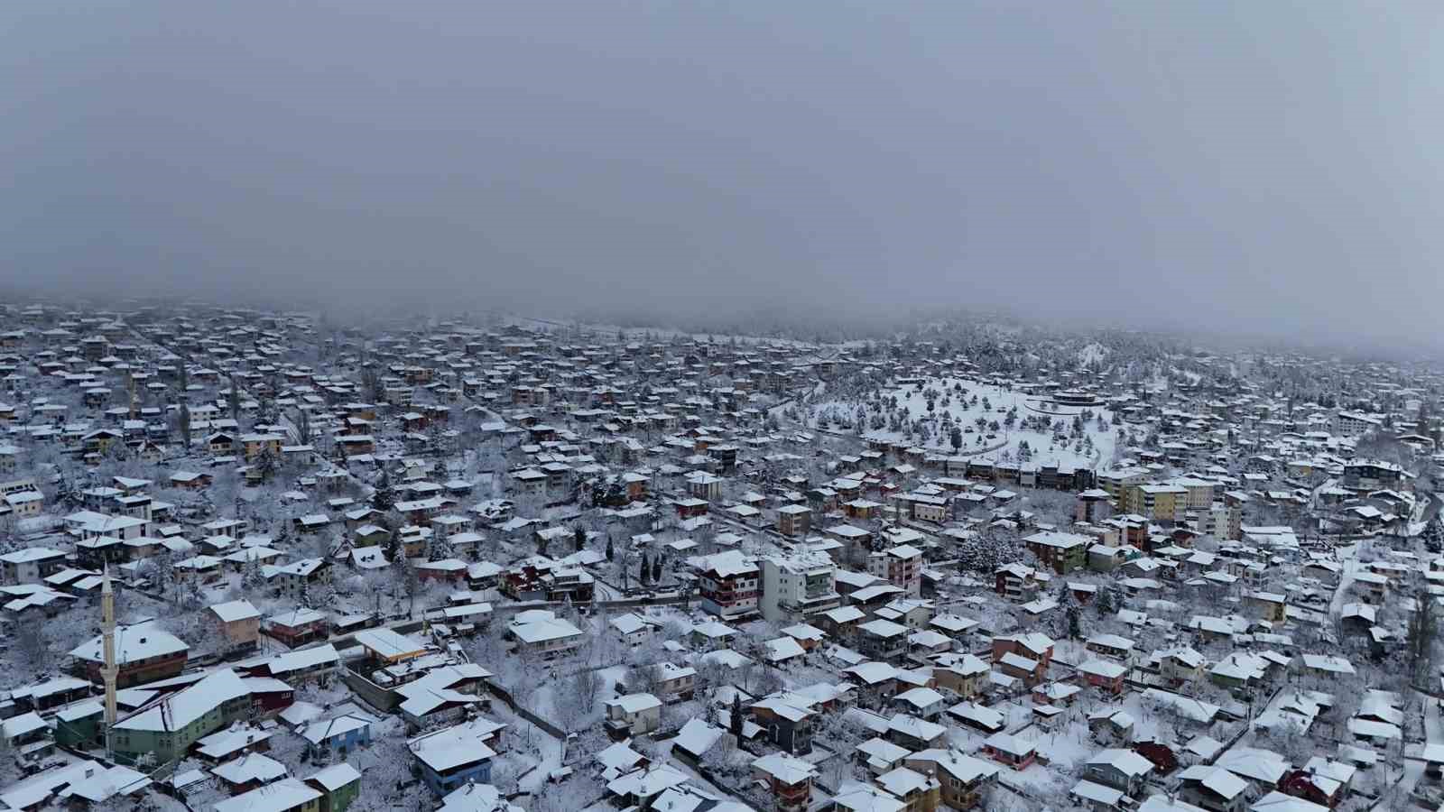 Adana’nın yüksek kesimleri beyaza büründü