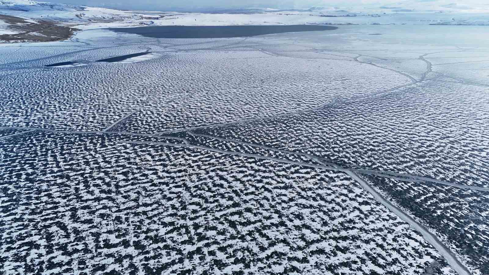 Ahlat&rsquo;ta buzulları aratmayan g&ouml;r&uuml;nt&uuml;ler
