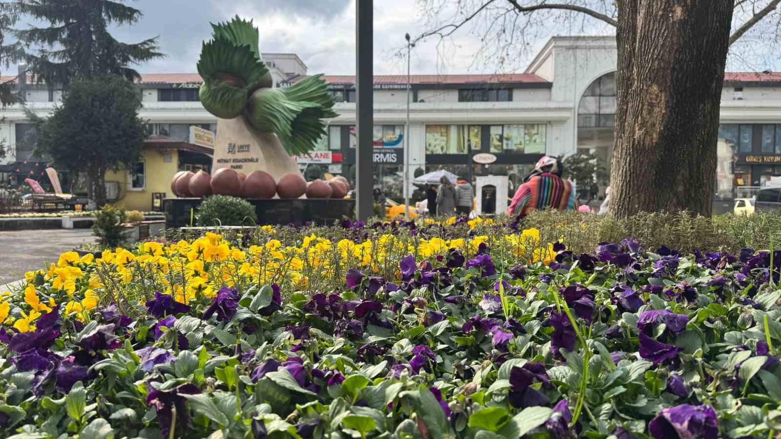 &Uuml;nye&rsquo;de &lsquo;fındık fig&uuml;rl&uuml;&rsquo; park yenileme &ccedil;alışması
