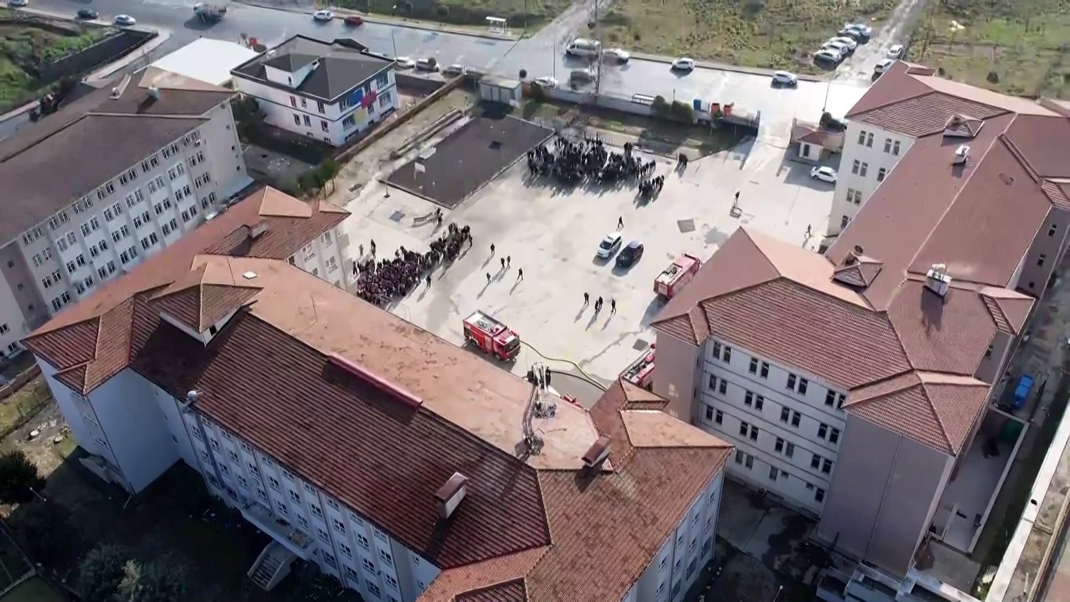 Arnavutköy’de okulda yangın paniği
