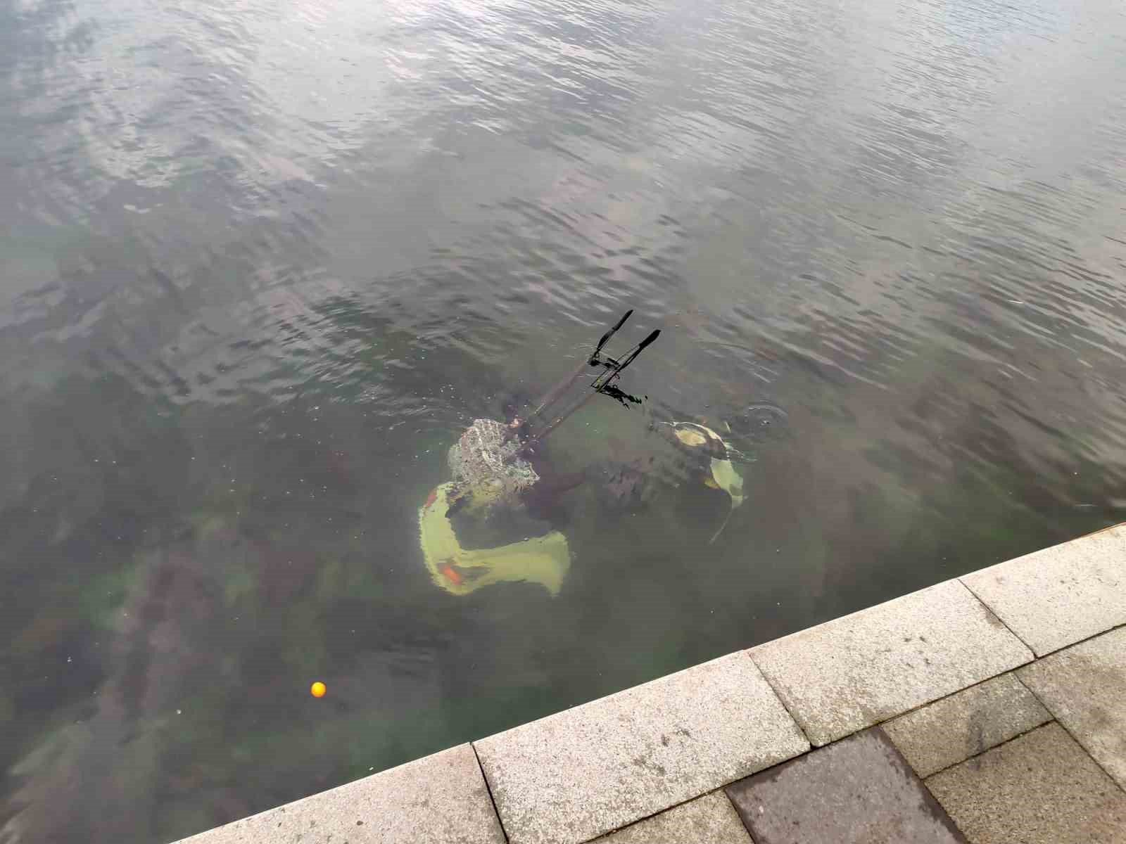 Sinop’ta elektrikli motosikletli 1 kişi denize uçtu