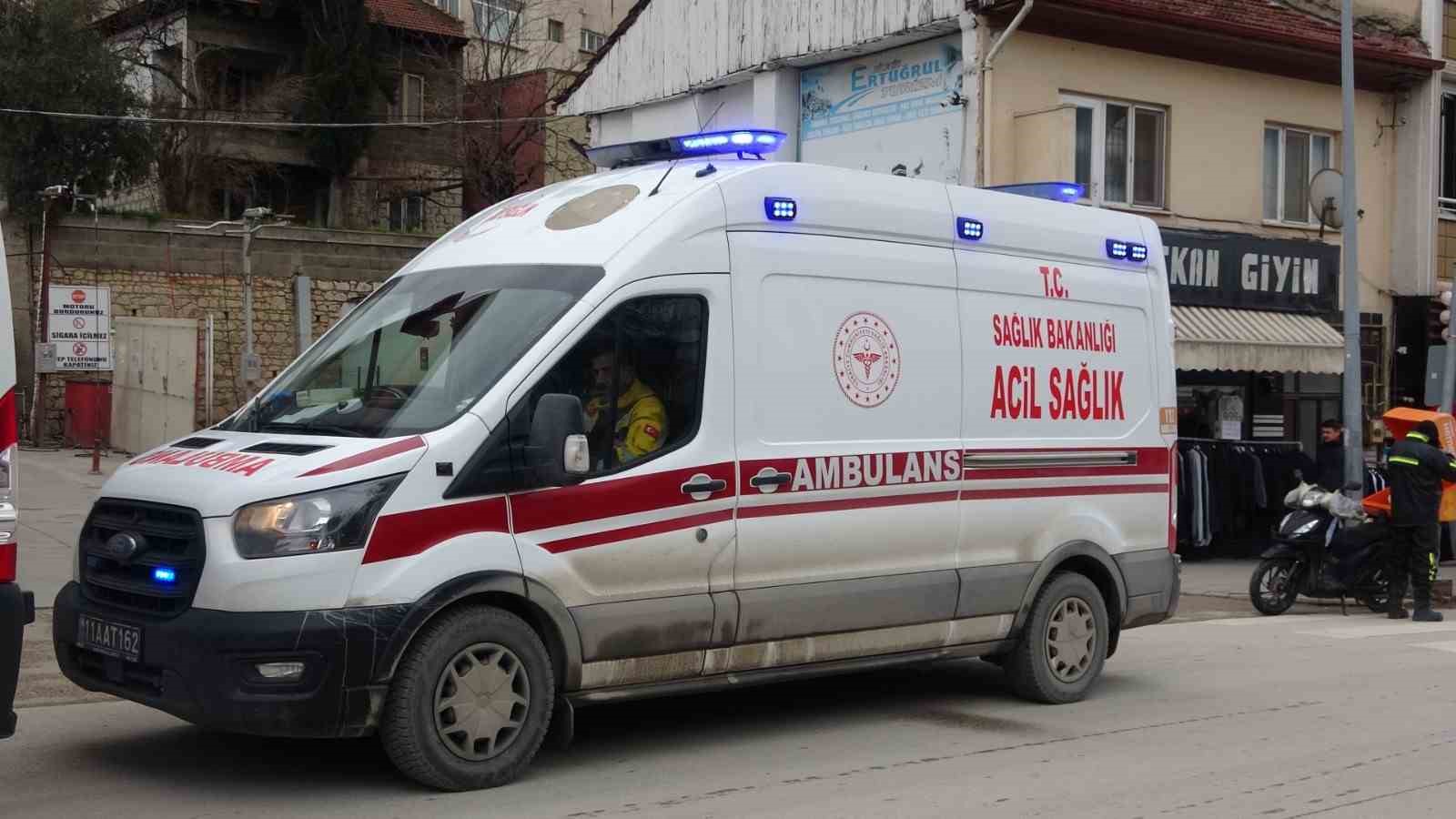 Bilecik’te motosikletlerin çarpışması sonucu meydana gelen trafik kazasında 1 kişi yaralandı