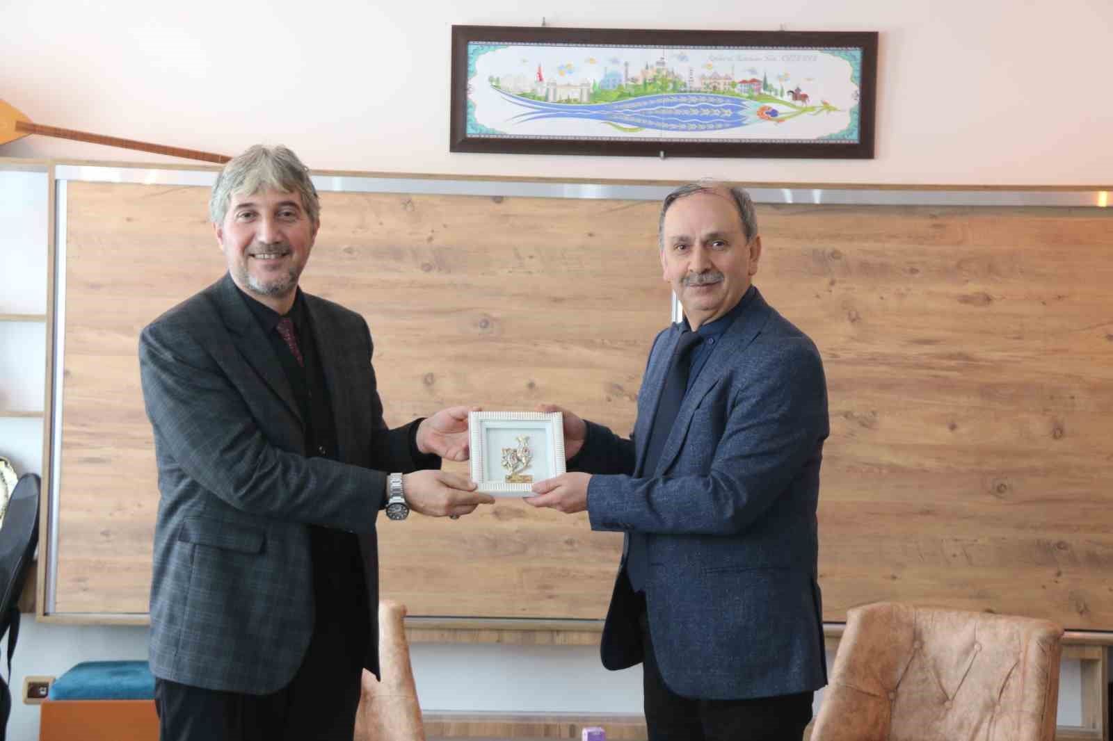 K&uuml;tahya MEM M&uuml;d&uuml;r&uuml; Yılmaz, Sosyal Bilimler Lisesi &ouml;ğrencileriyle buluştu
