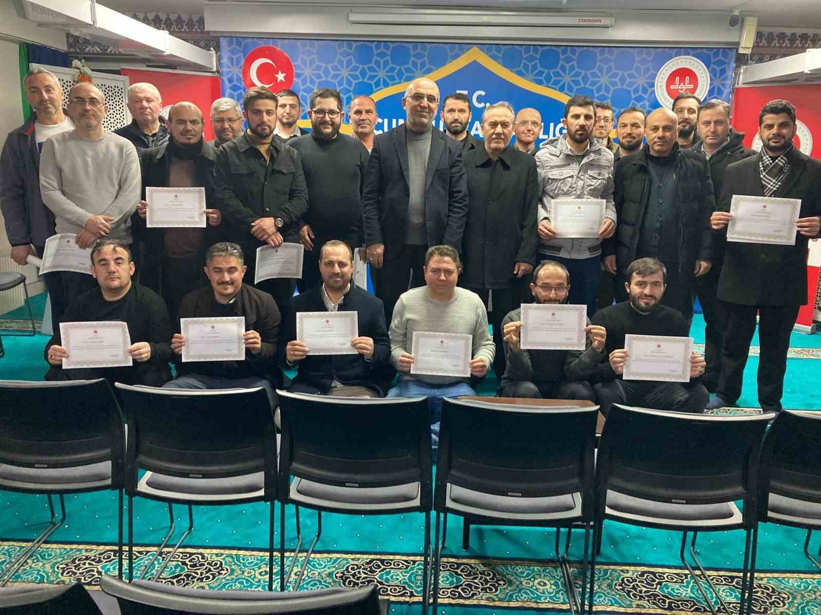 Baba Okulu seminerine katılanlara belge takdimi yapıldı
