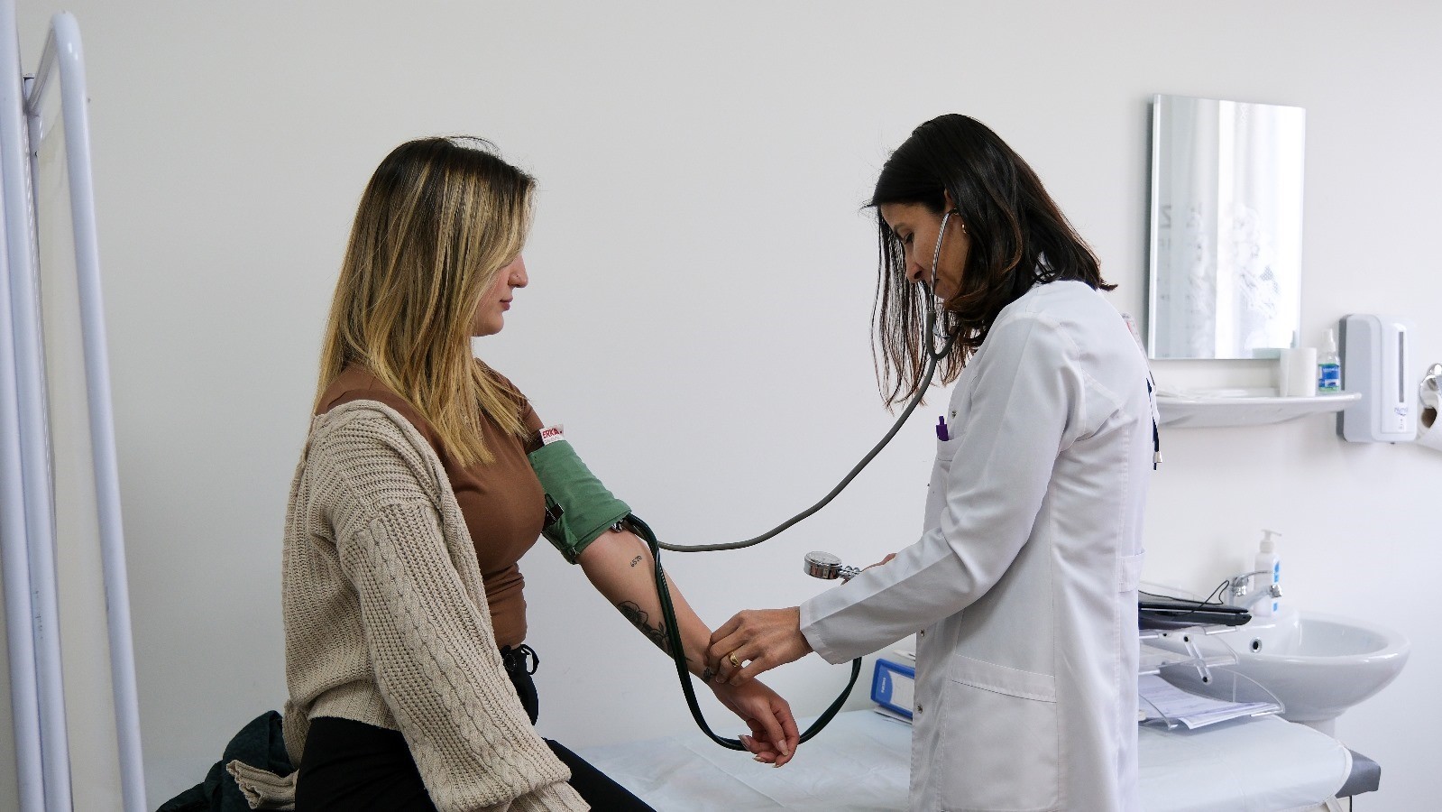 Menemen Asarlık&rsquo;ta sağlık hizmetine ulaşmak artık y&uuml;r&uuml;me mesafesinde
