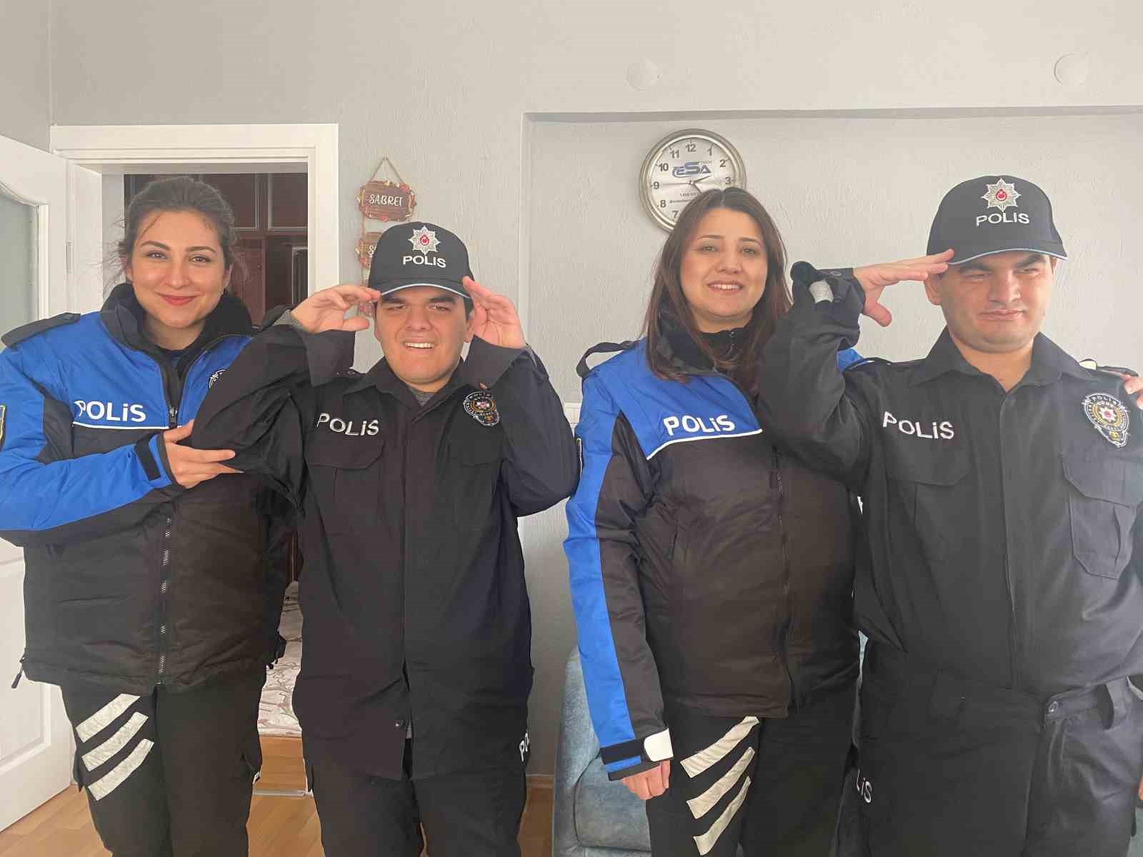Burdur&rsquo;da engelli kardeşlerin polis olma hayali ger&ccedil;ek oldu
