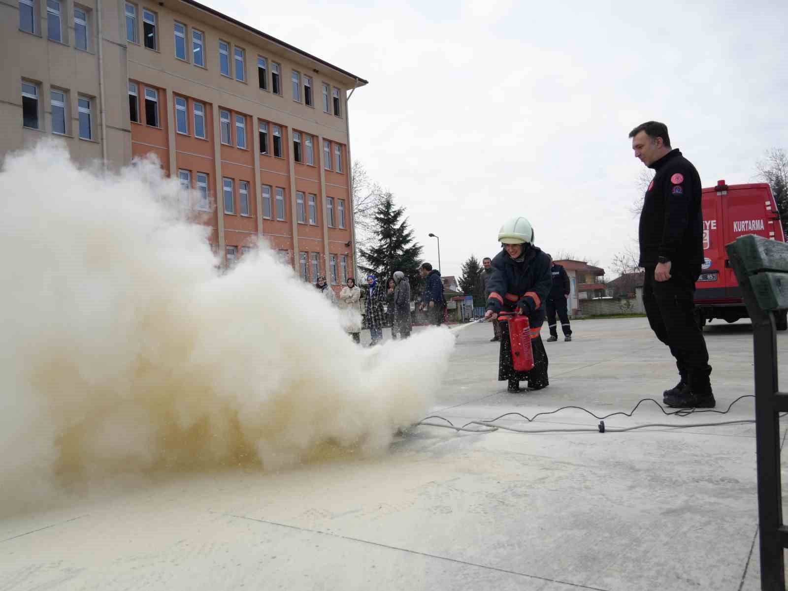 Düzce’de okullarda yangın güvenliği eğitimi
