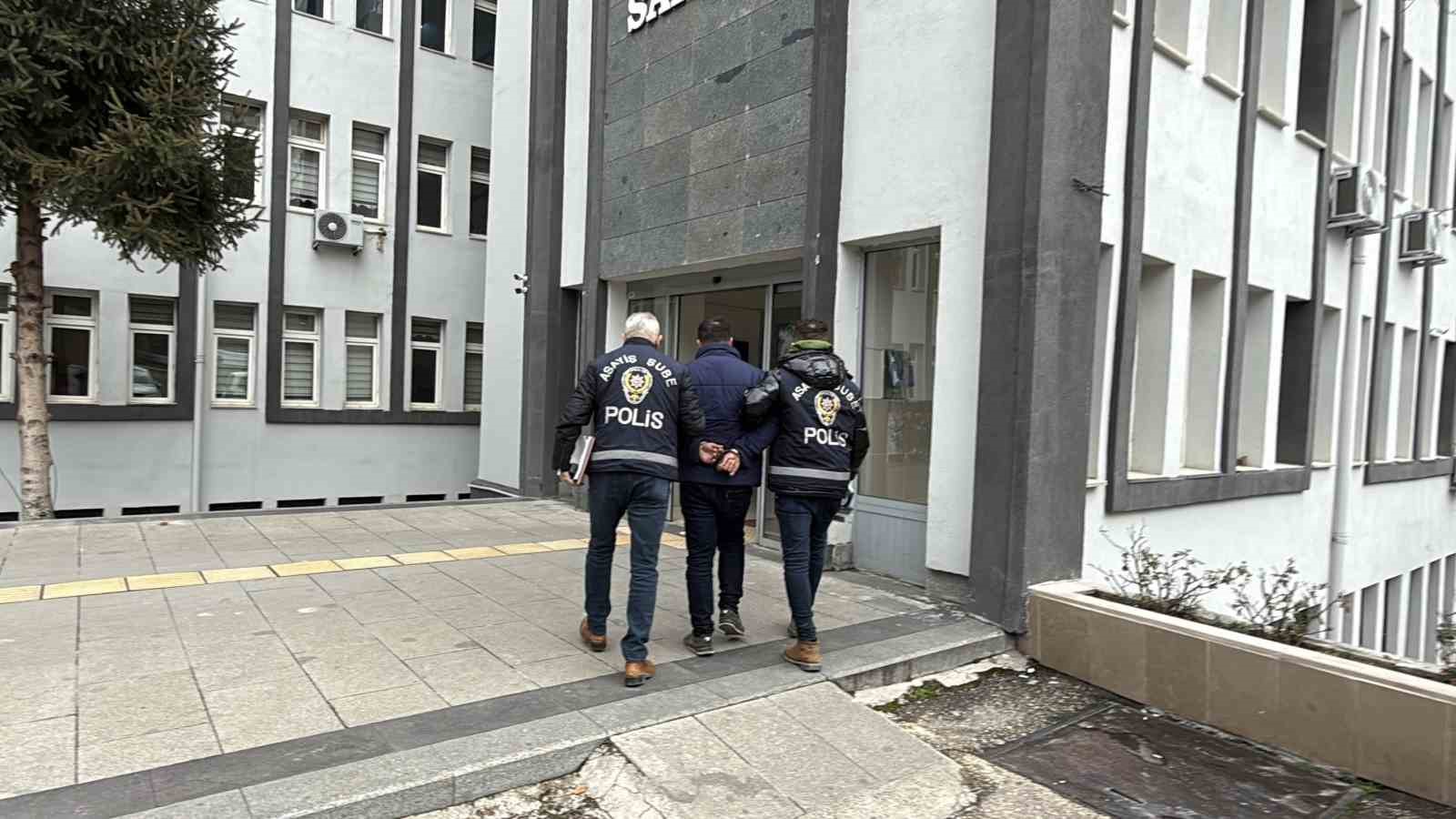 Cezaevinden çıktı uslanmadı, tekrar hırsızlık yaparken yakalandı