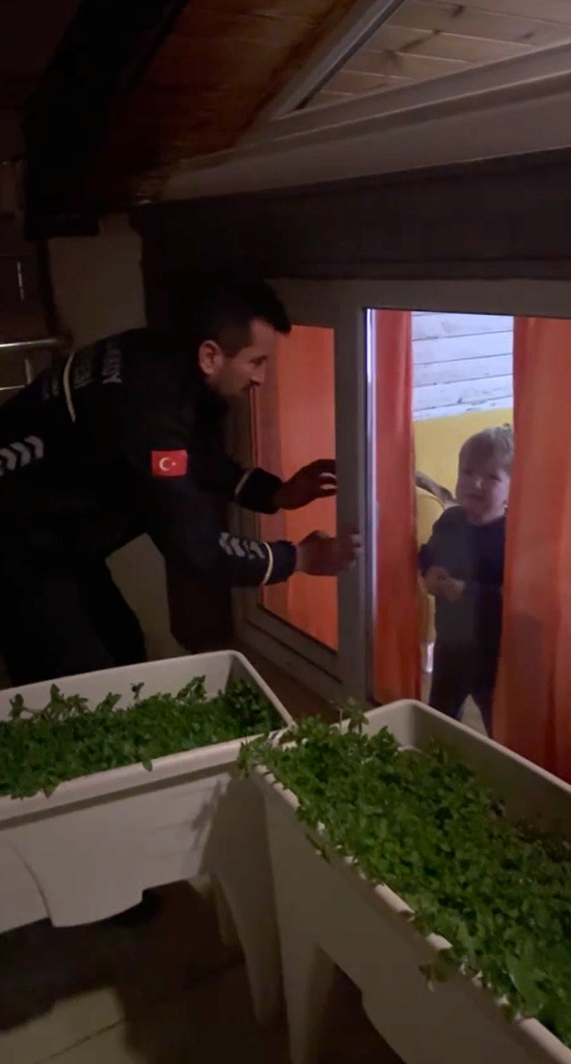 Yalova’da itfaiyeci baba bu kez oğlunu kurtardı