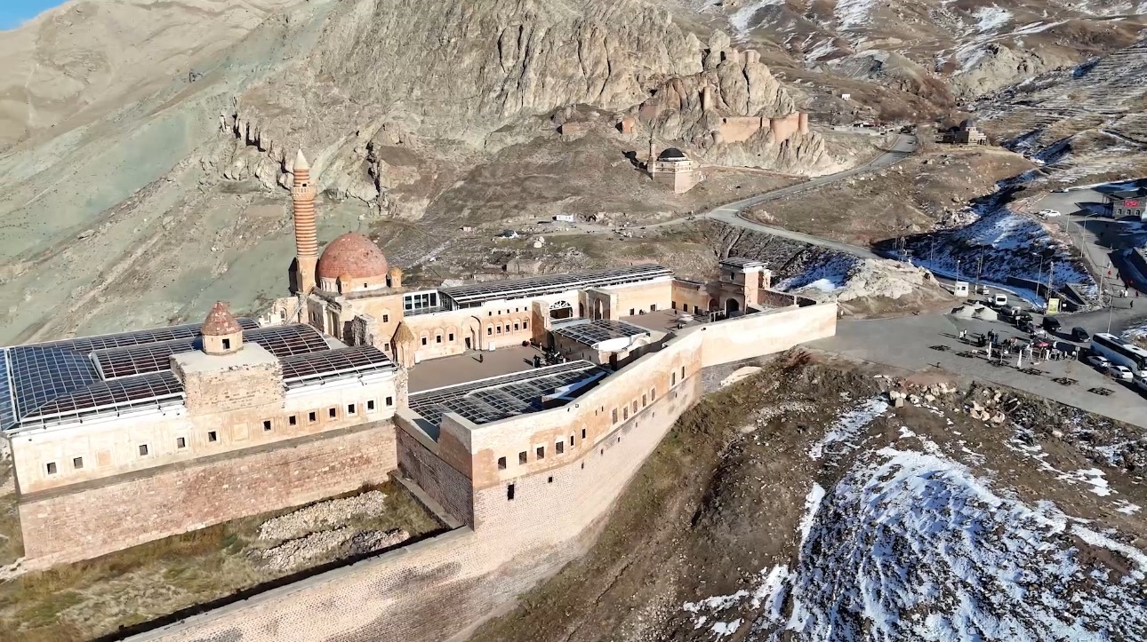 Ağrı&rsquo;da tarihi "İshak Paşa Sarayı" dron ile g&ouml;r&uuml;nt&uuml;lendi

