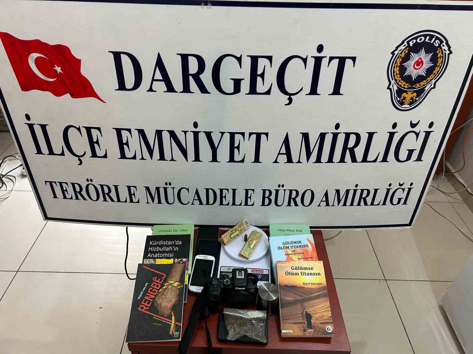 Polise taşlı saldırıda bulunan DEM Partili Belediye Başkanın şoförü olan yeğeni, uyuşturucu madde ile yakalandı