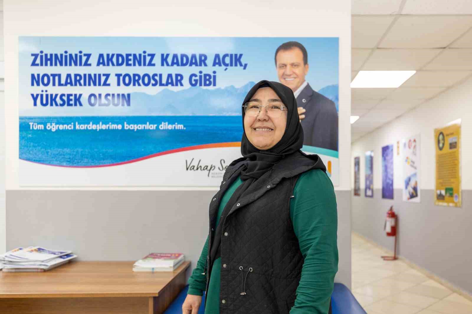 Mersin Büyükşehir Belediyesi, gençlerin eğitim hayatını kolaylaştırmaya devam ediyor
