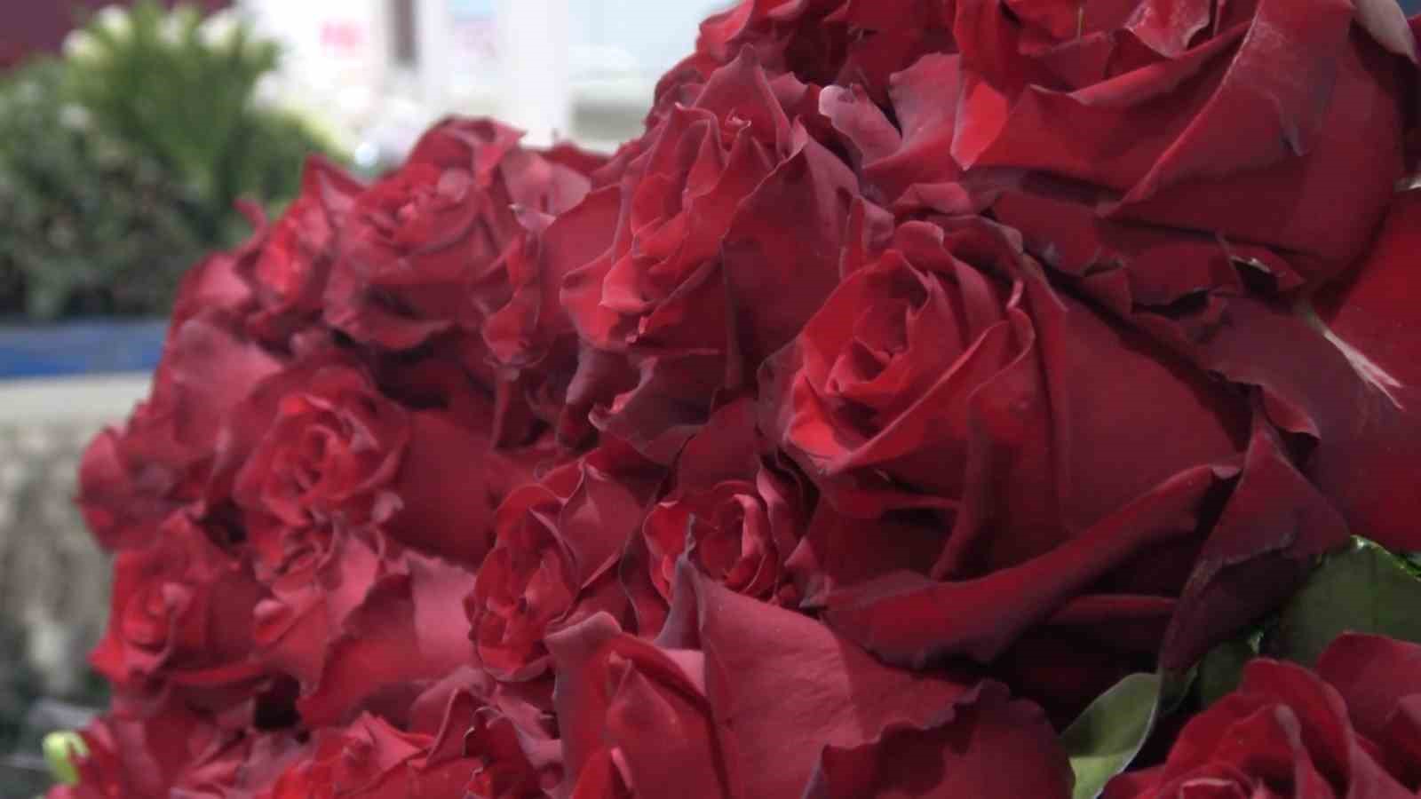 Yalova&rsquo;da &ccedil;i&ccedil;ek mezatlarında Sevgililer G&uuml;n&uuml; hareketliliği
