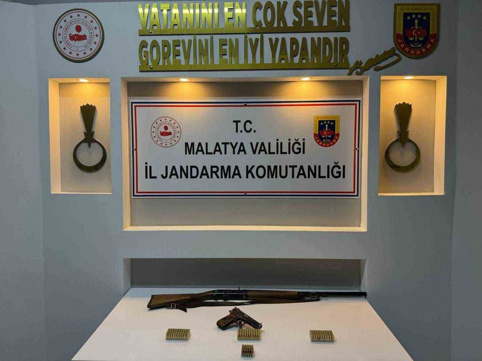 Malatya&rsquo;da silah ve m&uuml;himmat ka&ccedil;ak&ccedil;ılığı operasyonu
