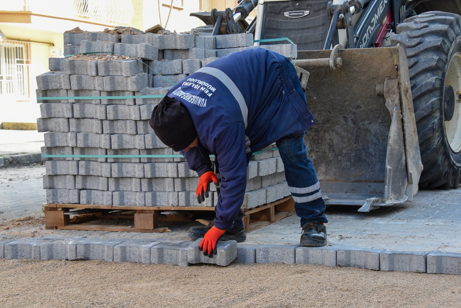 Yunusemre’de 3 mahallede hummalı çalışma