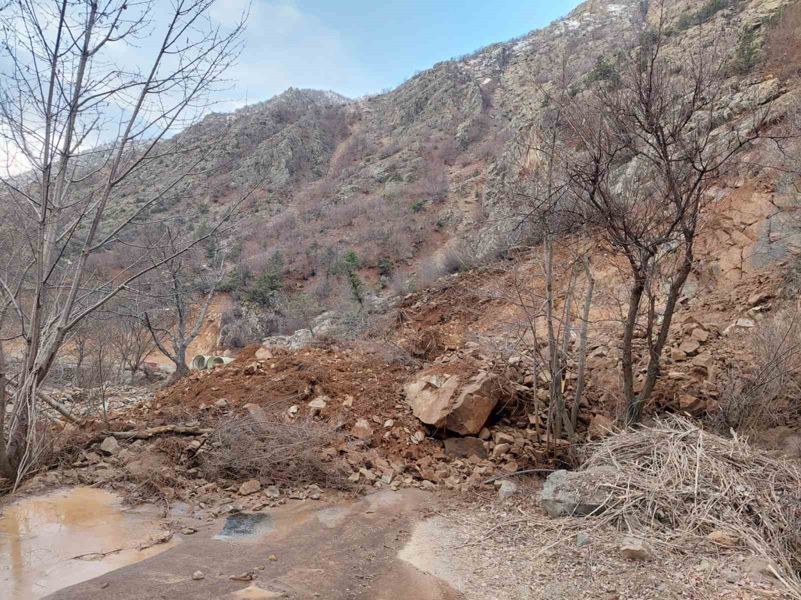 Çamlıkaya HES Tüneli heyelan nedeniyle ulaşıma kapandı
