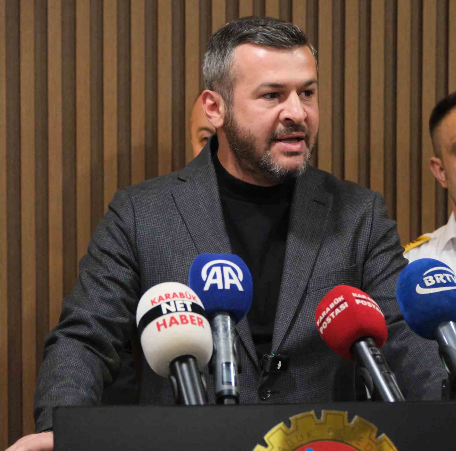 Başkan &Ccedil;etinkaya&rsquo;dan personelin y&uuml;z&uuml;n&uuml; g&uuml;ld&uuml;ren zam
