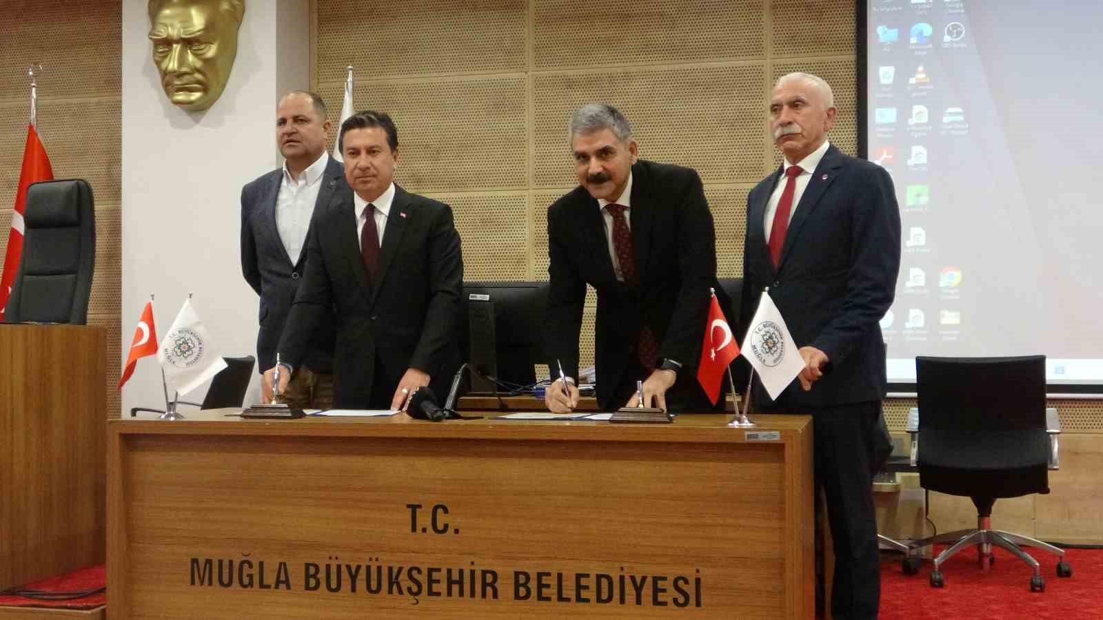 Muğla B&uuml;y&uuml;kşehir Belediyesi&rsquo;nde en d&uuml;ş&uuml;k maaş 43 bin 559 TL oldu
