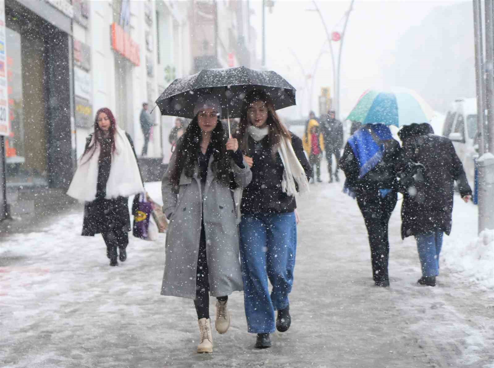 Muş’ta kar yağışı