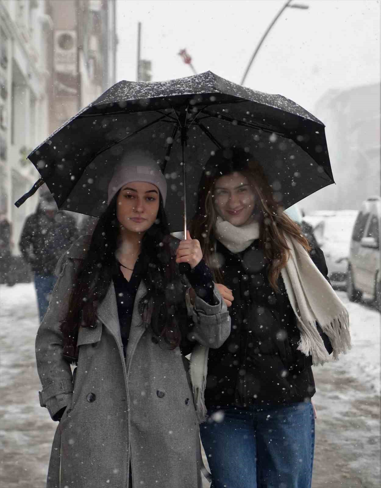 Muş&rsquo;ta kar yağışı
