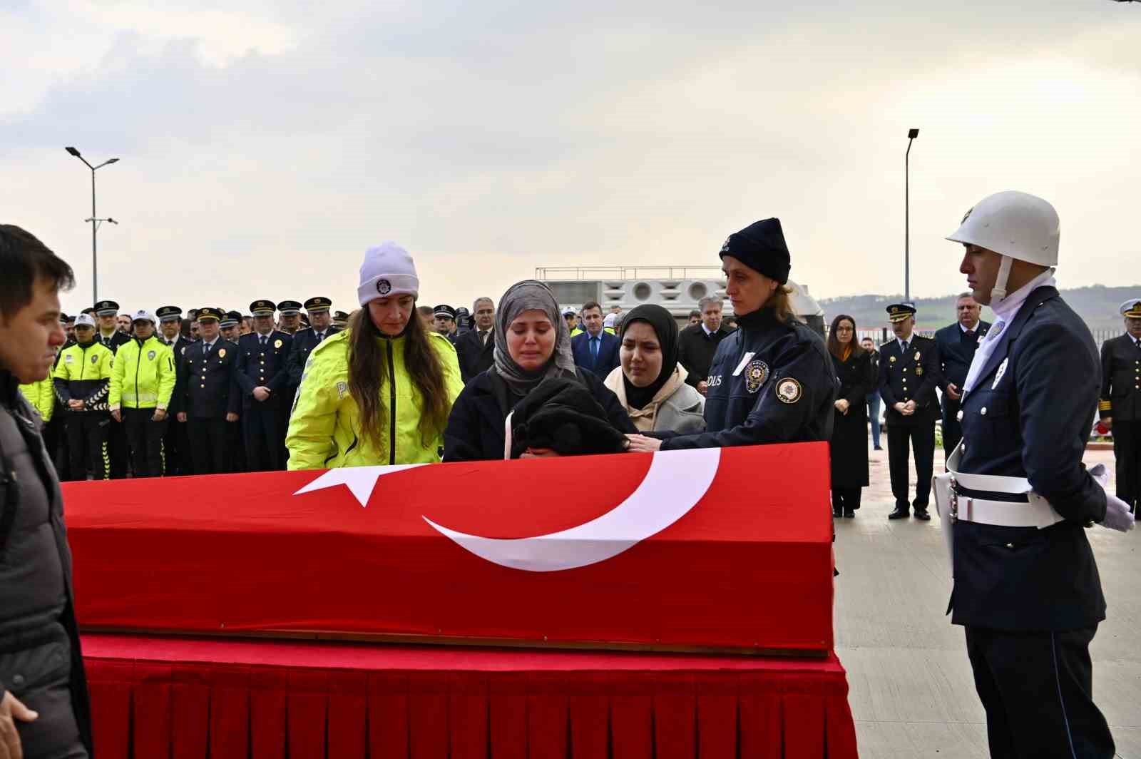 Yalova’da kalp krizi geçirerek vefat eden polis memuru için tören