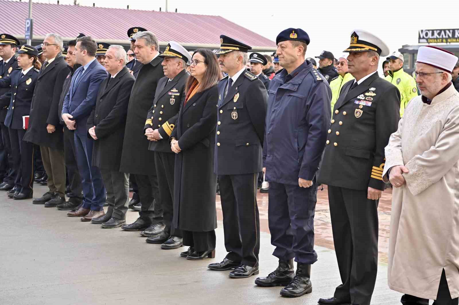 Yalova&rsquo;da kalp krizi ge&ccedil;irerek vefat eden polis memuru i&ccedil;in t&ouml;ren
