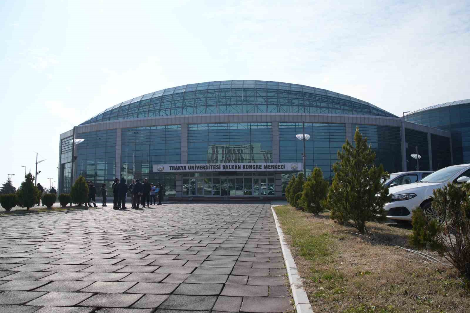 Edirne&rsquo;de &uuml;niversitede yer değişikliği hakkı i&ccedil;in eylem yaptılar
