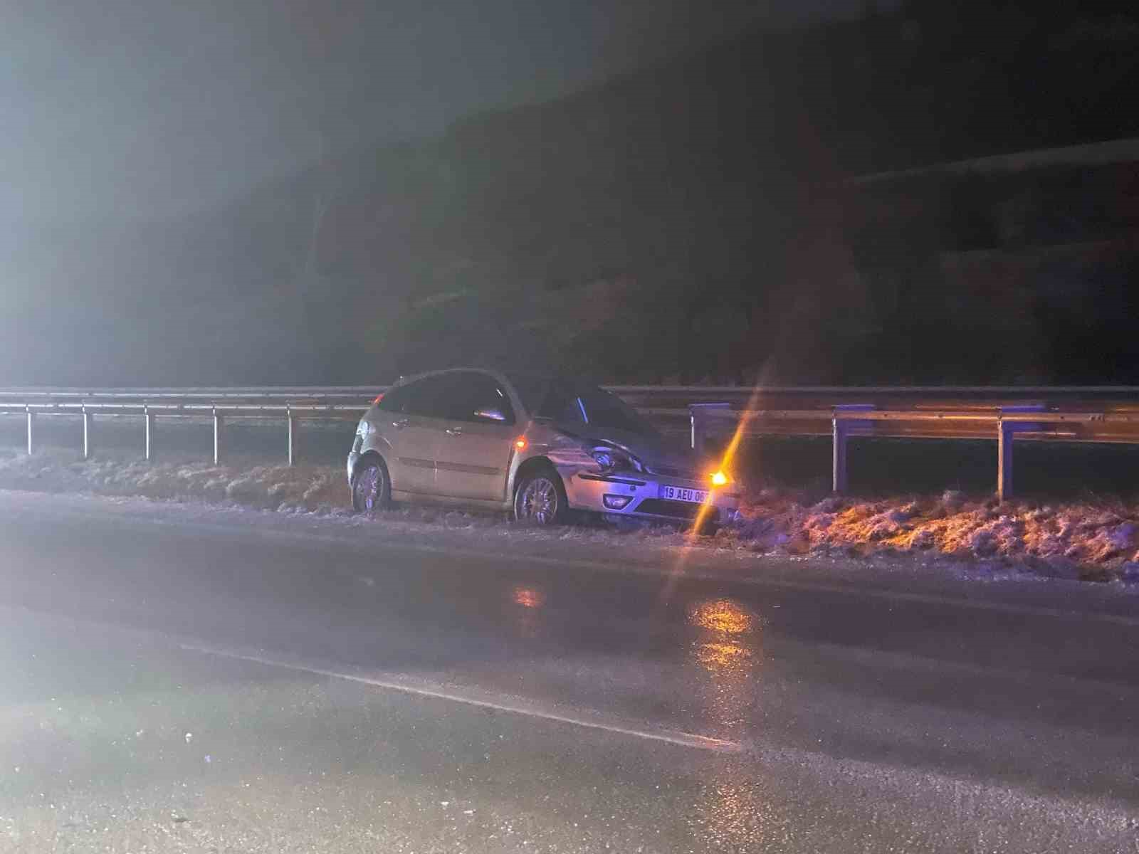 &Ccedil;orum&rsquo;daki iki ayrı trafik kazasında 3 kişi yaralandı
