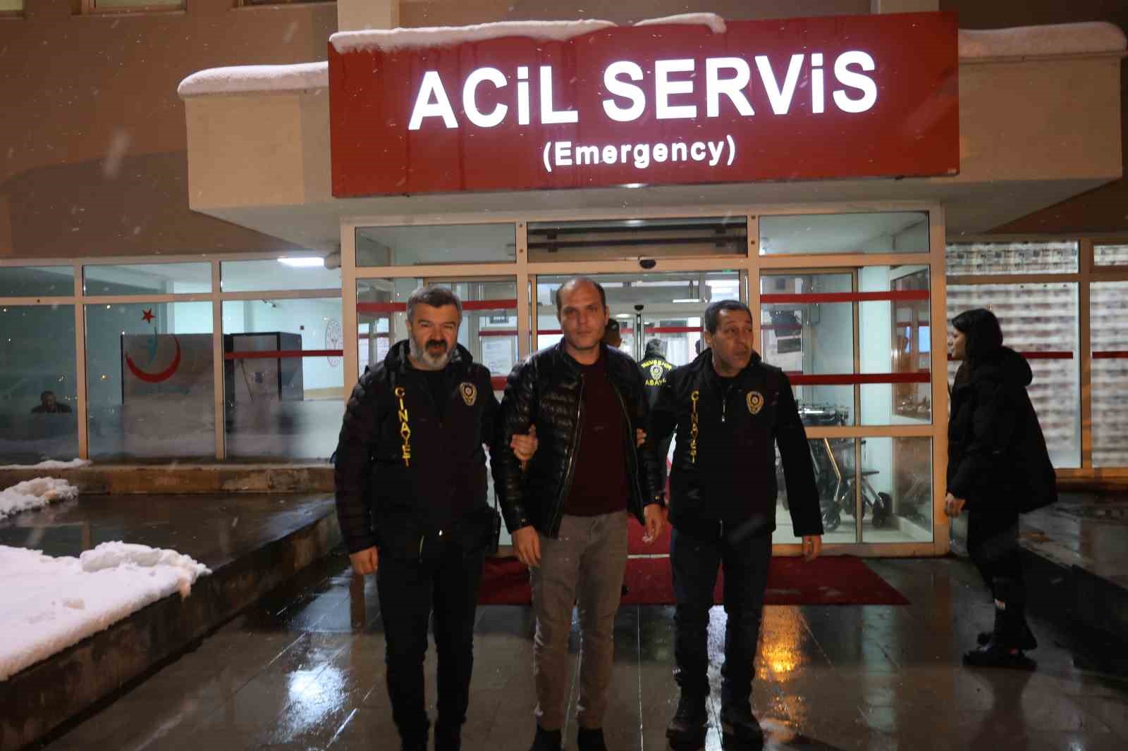 "Suç ve suçluyu övmekten" gözaltına alındı