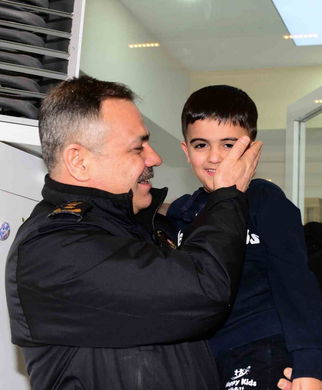 Bing&ouml;l Emniyet M&uuml;d&uuml;r&uuml; Kalaycı&rsquo;dan, şehit &ccedil;ocuğuna unutulmaz s&uuml;rpriz
