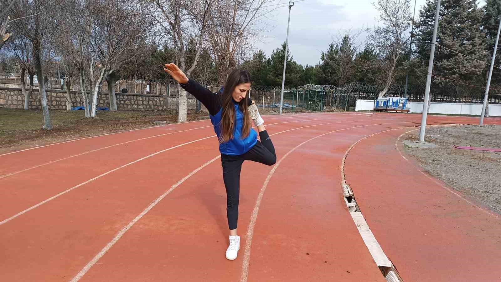 İtalya&rsquo;da şampiyon olan Batmanlı atlet Ruken: "4 ay boyunca disiplinli bir şekilde &ccedil;alışarak bu başarıya ulaştım"
