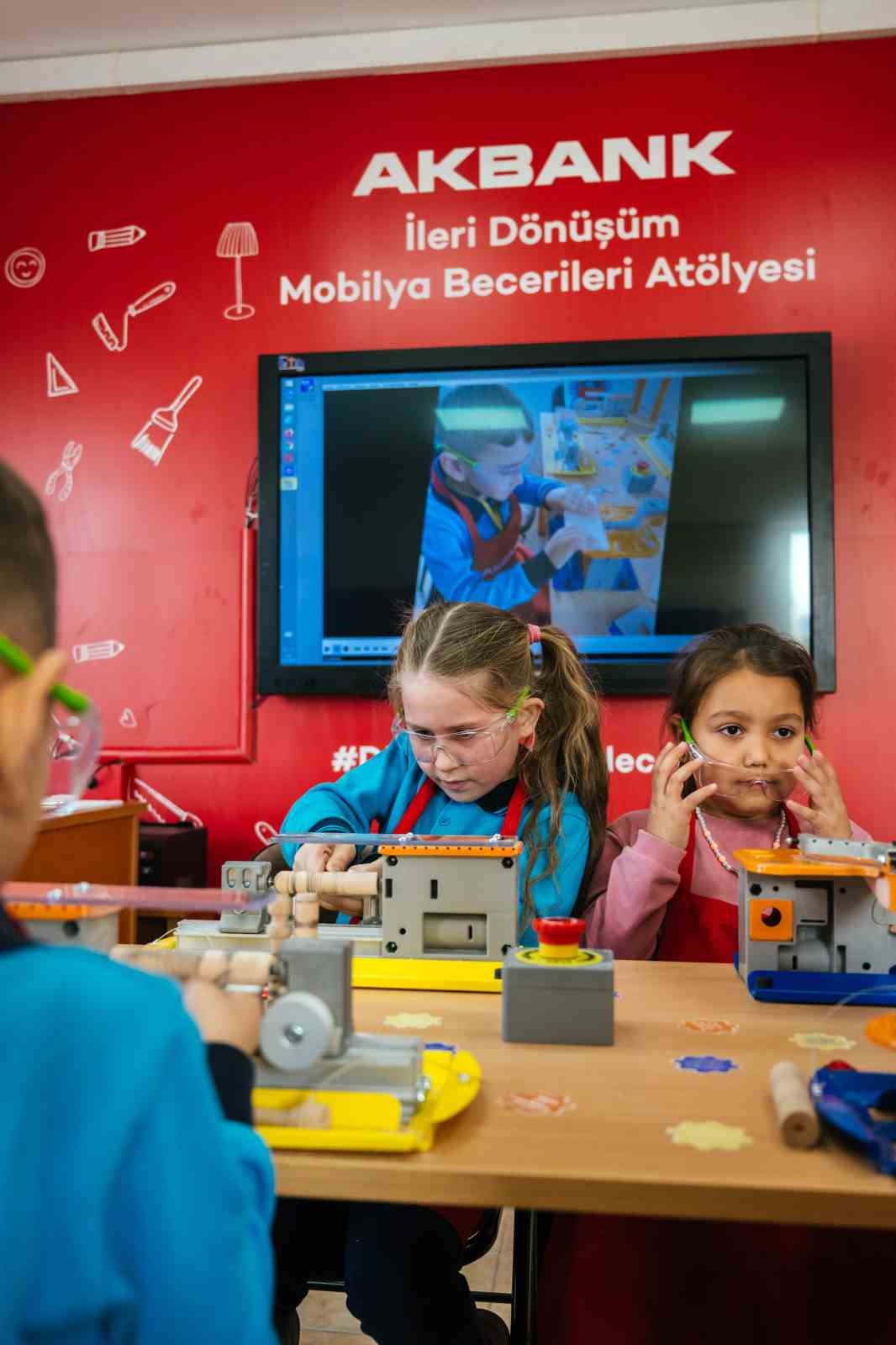 Akbank deprem b&ouml;lgesinde ileri d&ouml;n&uuml;ş&uuml;mle yeni başlangı&ccedil;lara &ouml;nc&uuml;l&uuml;k ediyor
