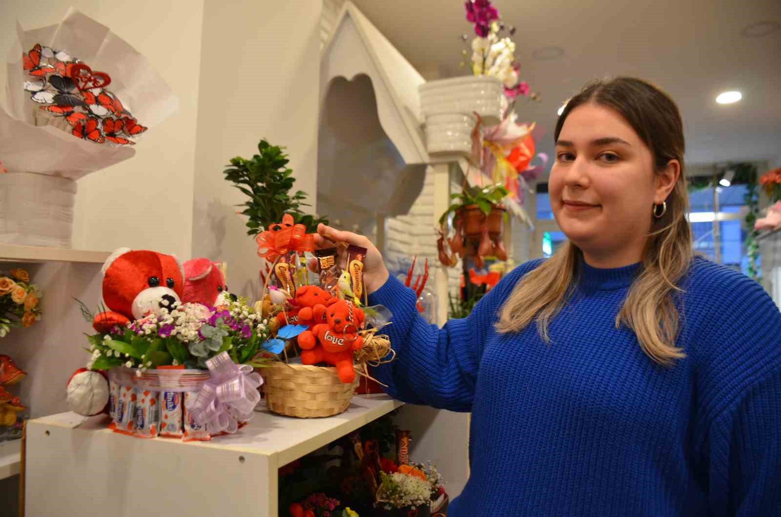 14 Şubat’ın vazgeçilmezi kırmızı gül yerini yeni nesil buketlere bıraktı