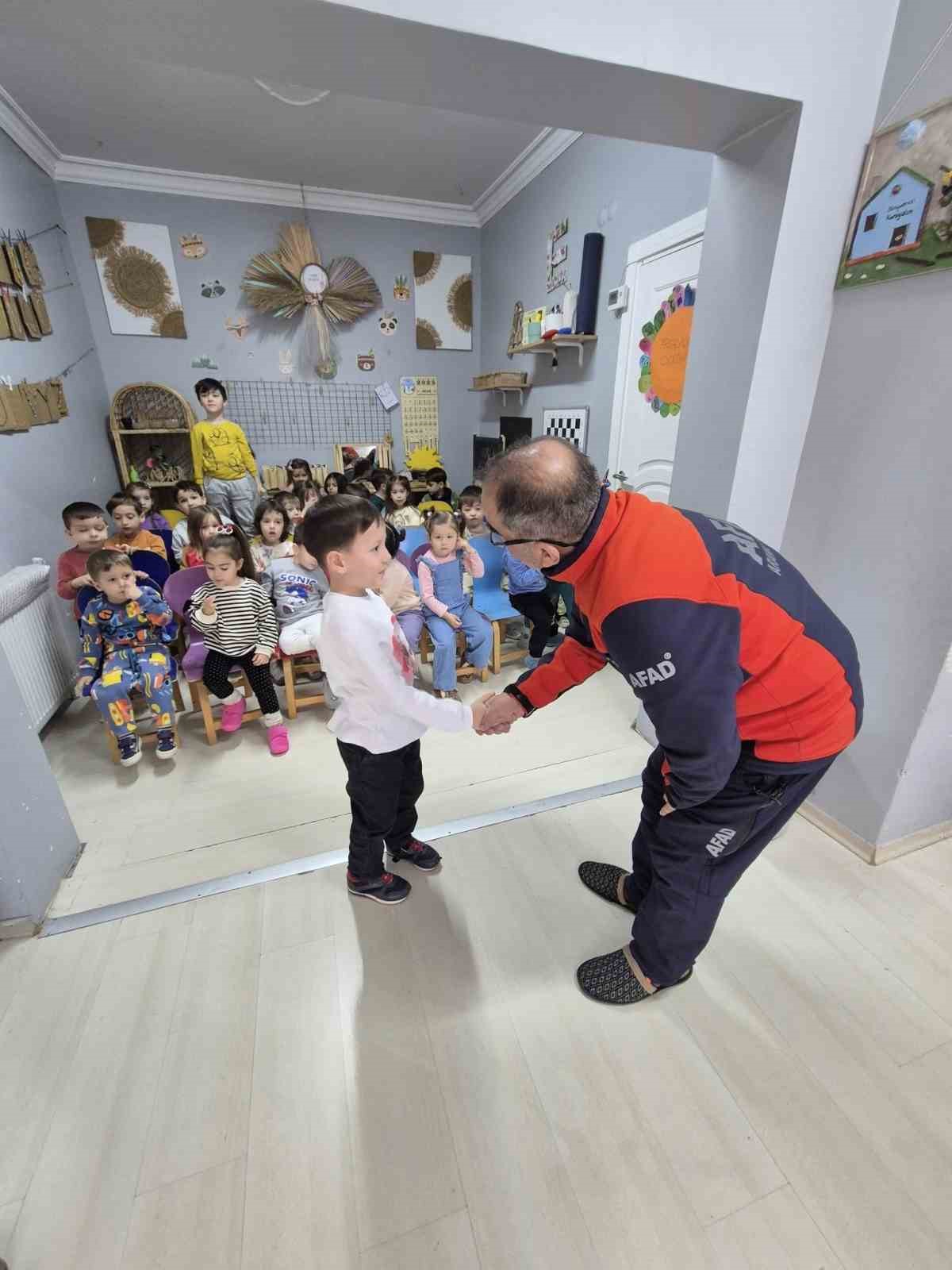 AFAD Aydın İl Müdürlüğü, miniklere afet eğitimi verdi
