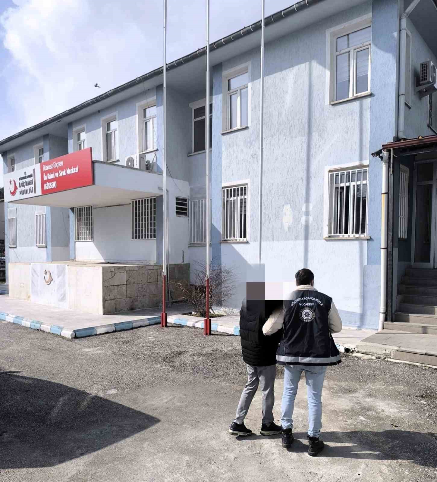 Göçmen Kaçak seni operasyonu: 3 gözaltı