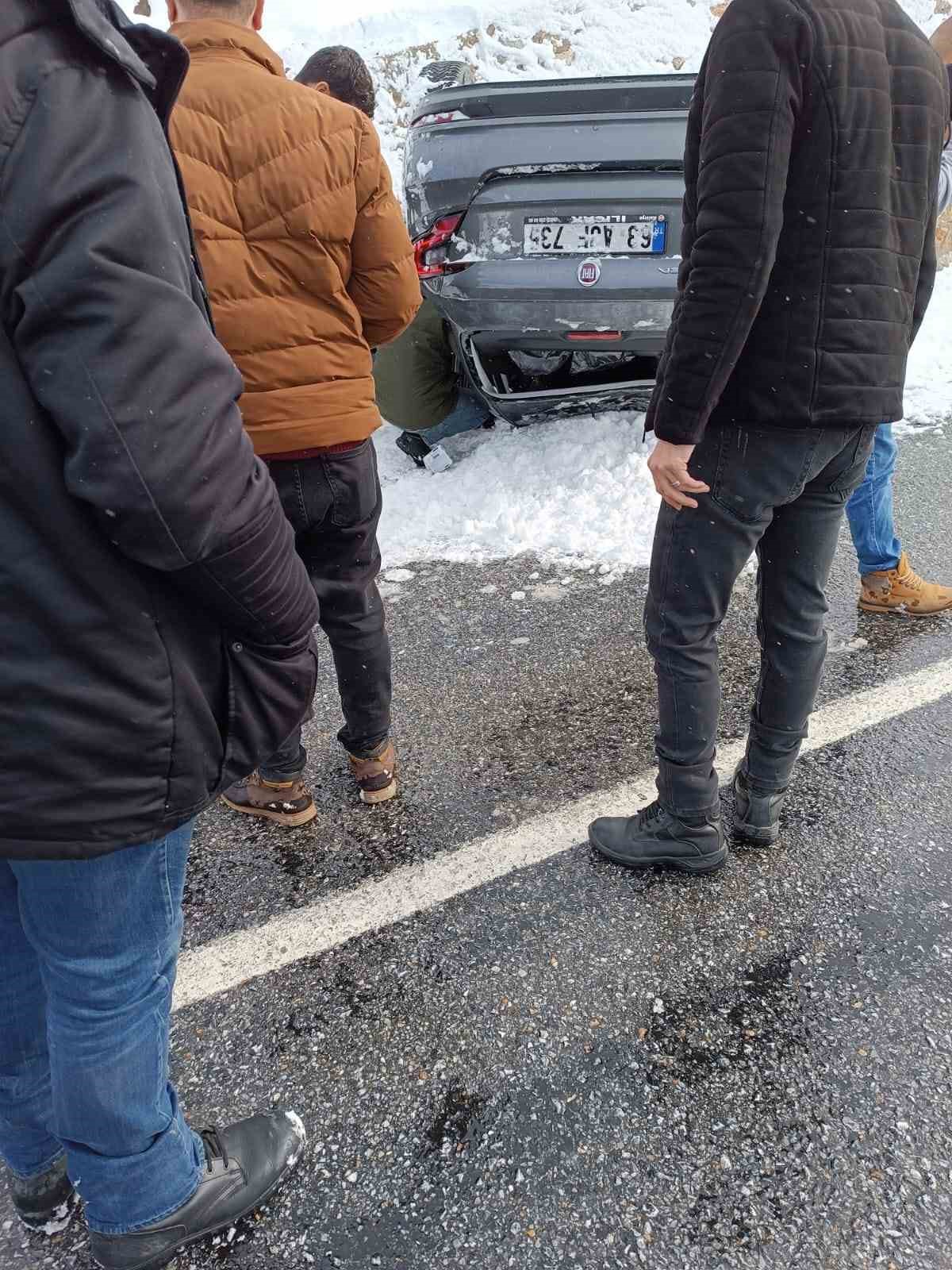 Bitlis’te otomobil takla attı: 2 yaralı

