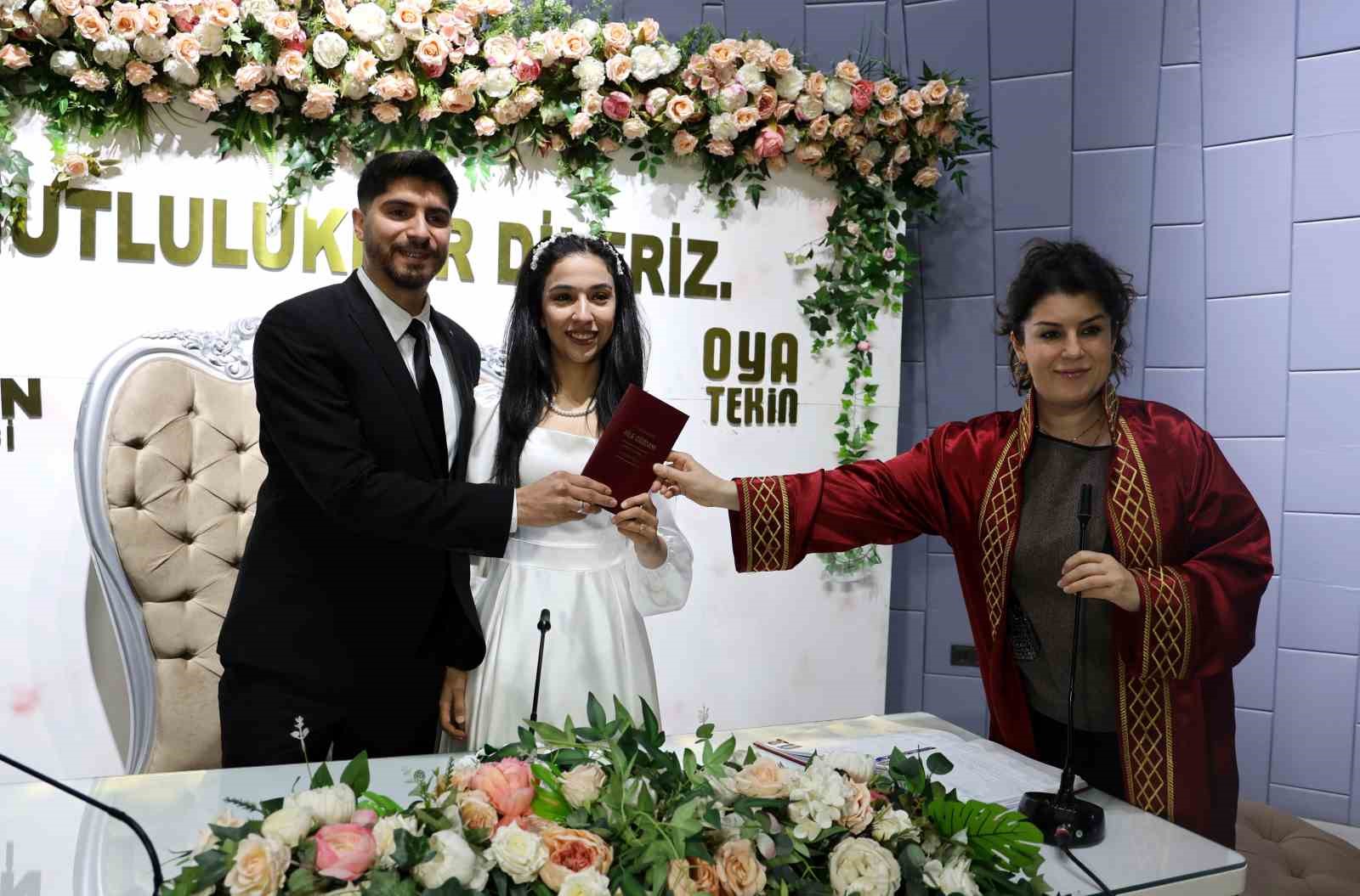Adana’da nikah salonlarında 14 Şubat yoğunluğu