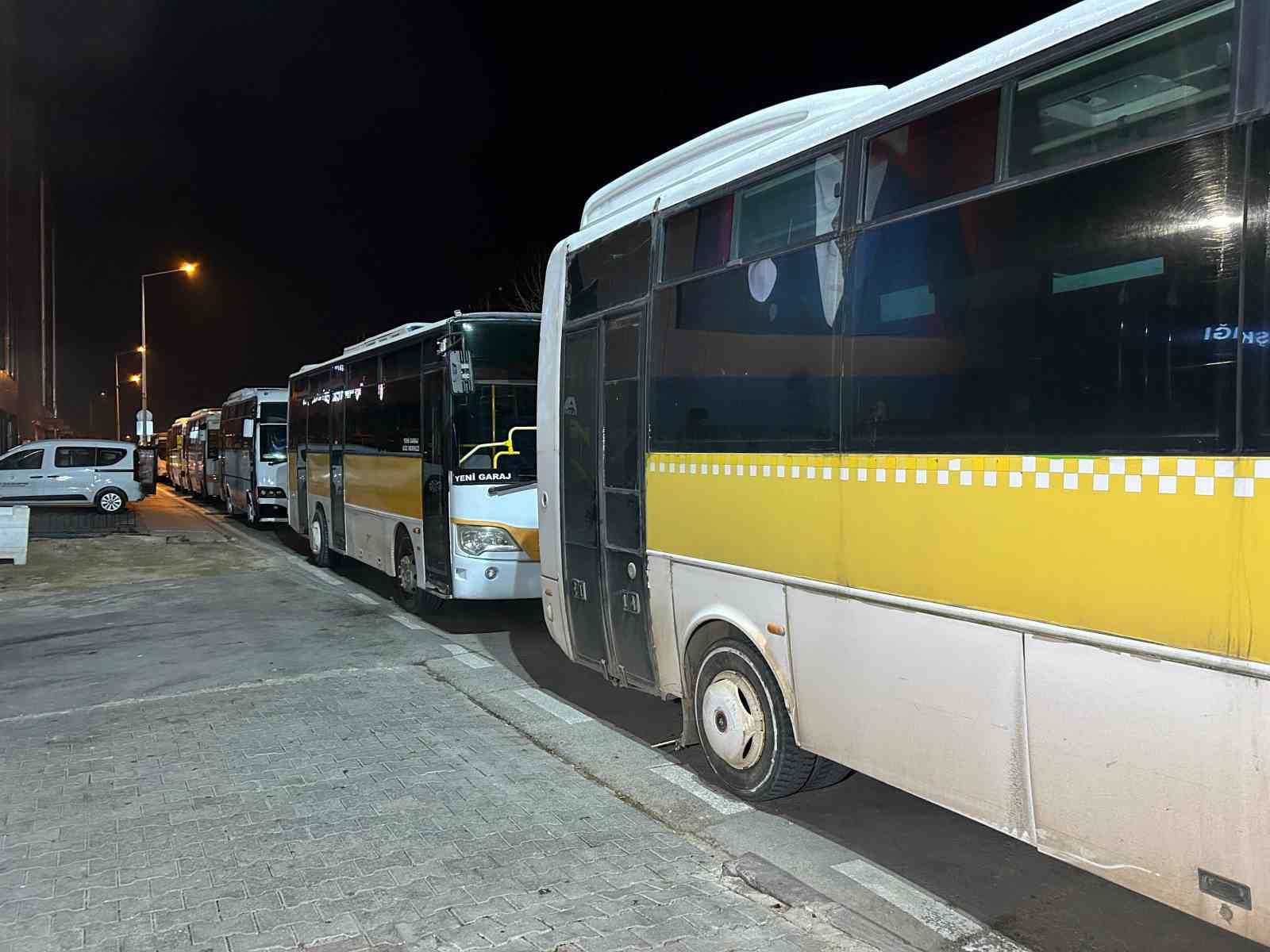 Uşak’ta eylem yapan halk otobüsü hat sahiplerini vatandaşları mağdur etti