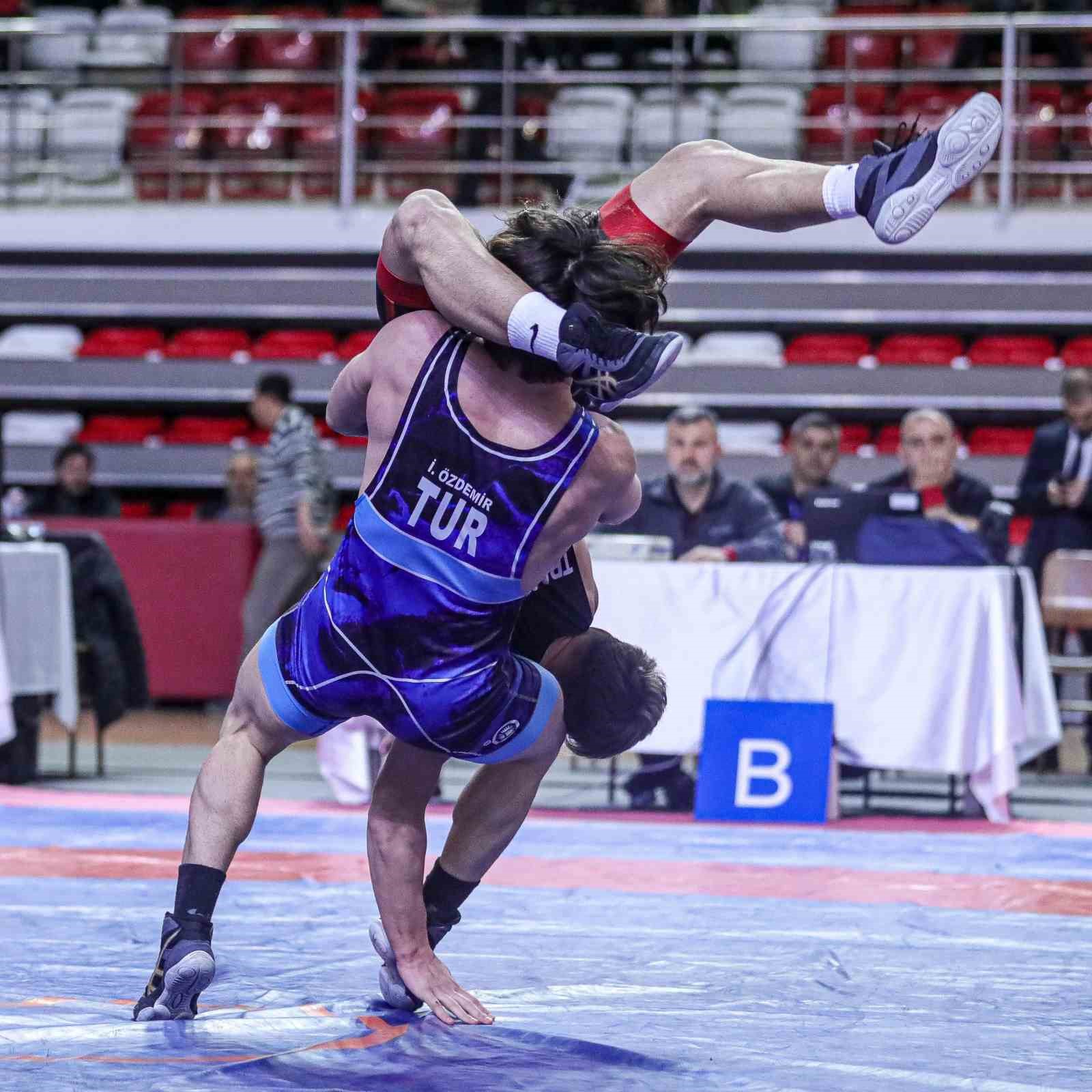 U23 Grekoromen Türkiye Güreş Şampiyonası devam ediyor