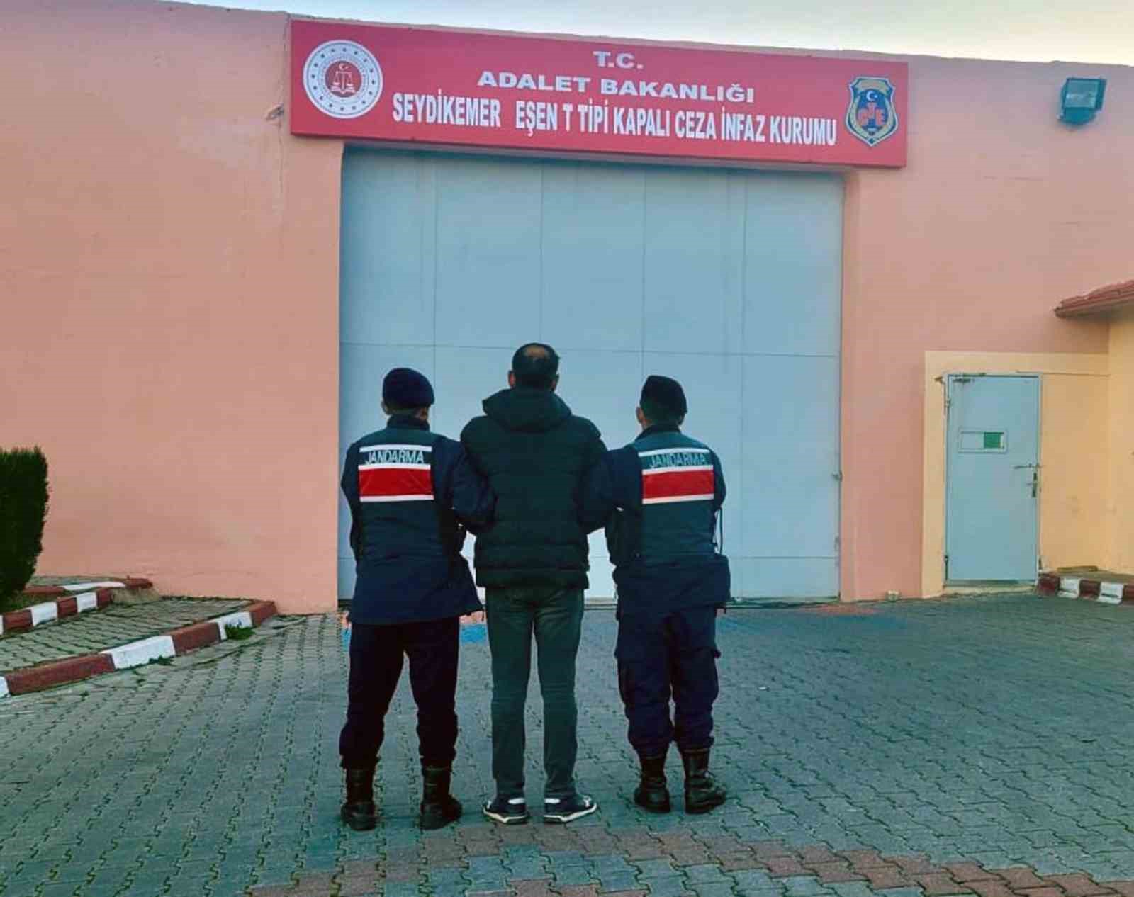 Kesinleşmiş hapis cezası bulunan üç kişi yakalandı