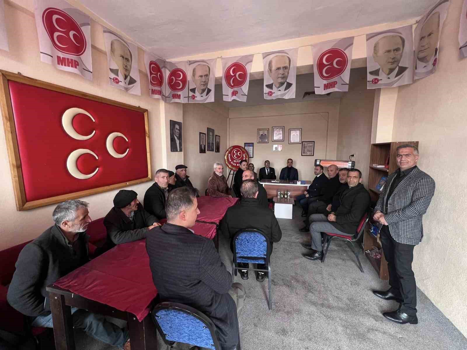 MHP İl Başkanı Yurdag&uuml;l, Hınıs ve Tekman&rsquo;da esnafı ziyaret etti, muhtarlarla biraraya geldi
