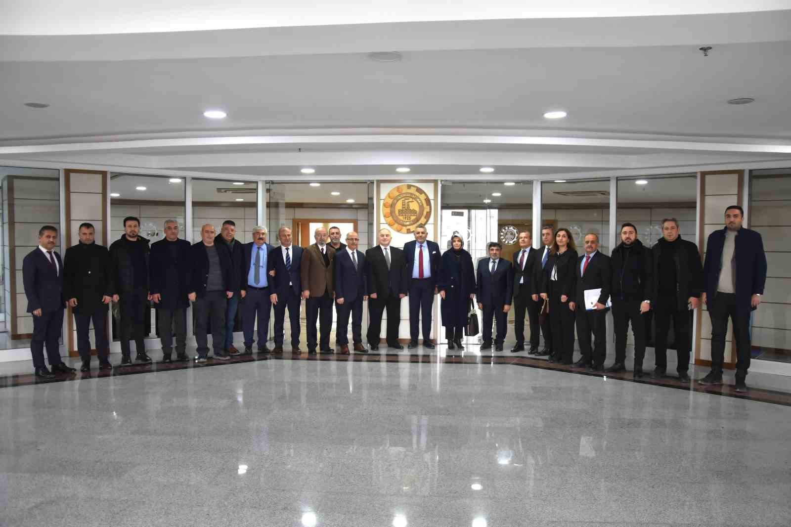Sadıkoğlu: "Binlerce firma iflasın eşiğinde"
