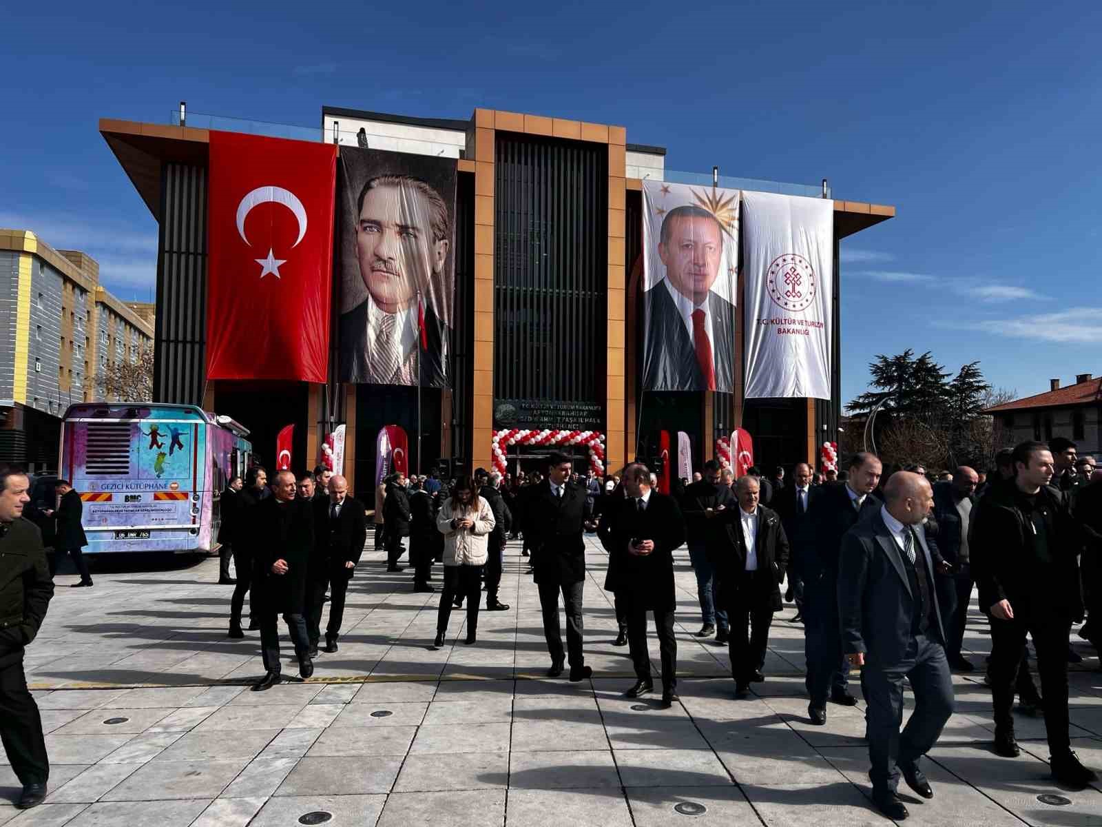 Bakan Ersoy, Afyonkarahisar’da kütüphane açılışı yaptı