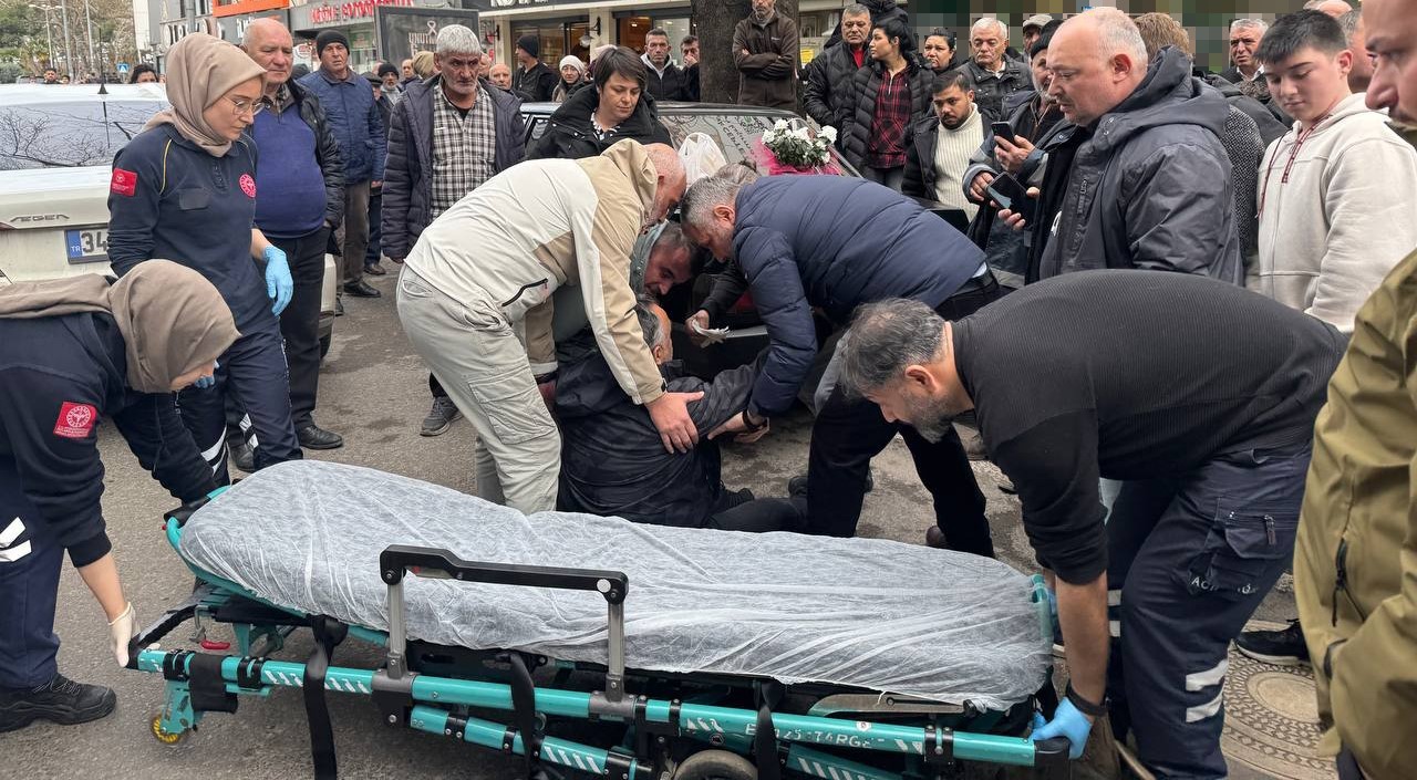 Trafikte yol verme tartışması kavgaya d&ouml;n&uuml;şt&uuml;; 1 yaralı
